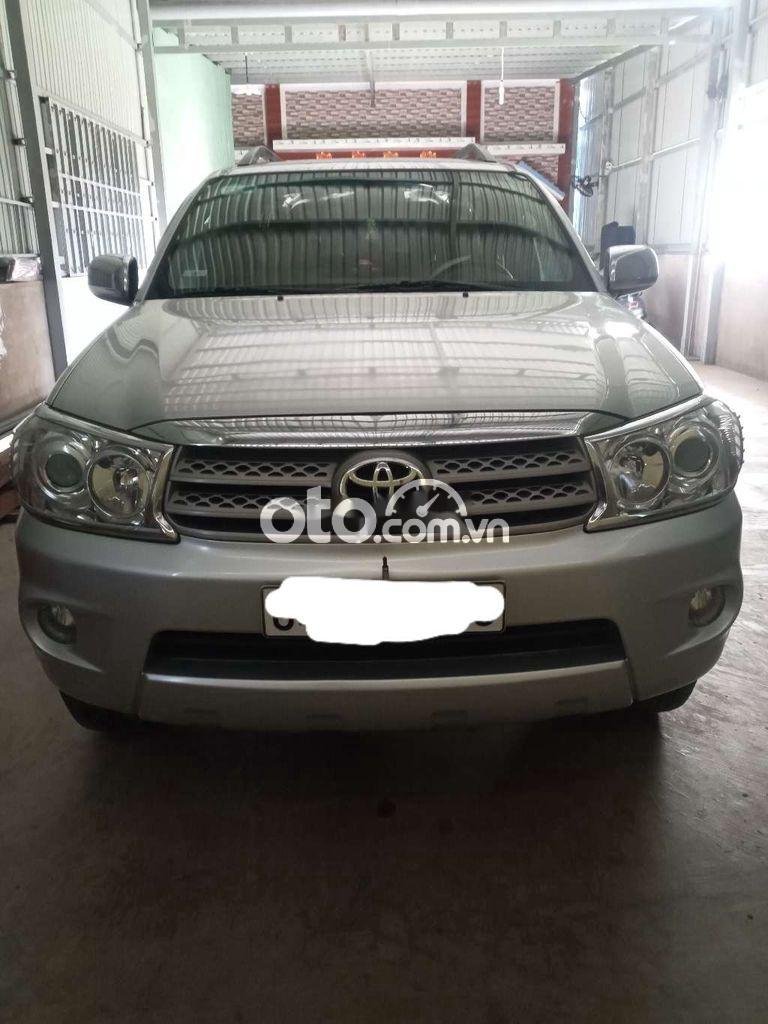 Toyota Fortuner    2009 - Cần bán Toyota Fortuner năm 2009, màu bạc còn mới, 470 triệu