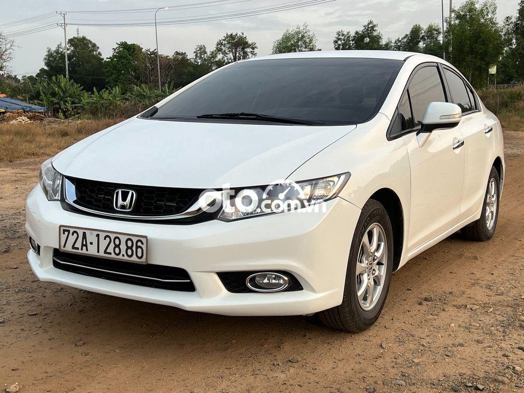 Honda Civic 2015 - Cần bán gấp Honda Civic 1.8AT năm 2015, màu trắng số tự động, giá tốt