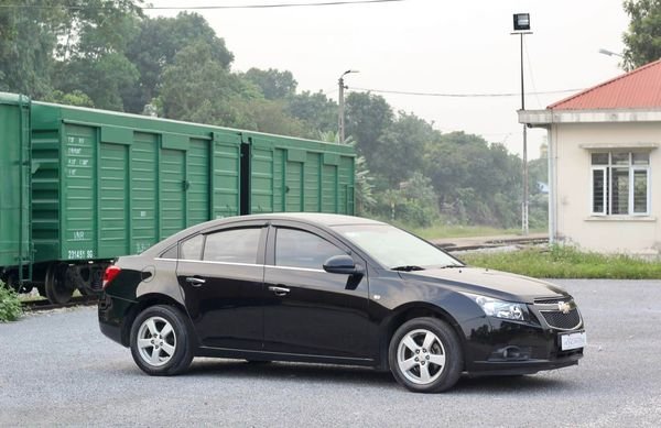 Chevrolet Cruze LTZ  2015 - Cần bán lại xe Chevrolet Cruze LTZ sản xuất năm 2015, màu đen