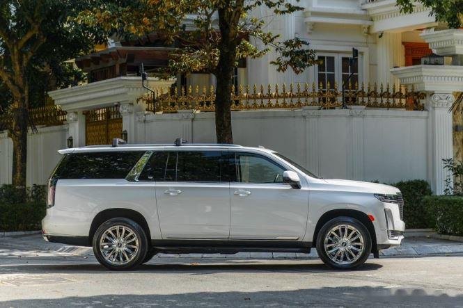 Cadillac Escalade Platinum 2021 - Cần bán lại xe Cadillac Escalade Platinum năm sản xuất 2021, màu trắng, nhập khẩu