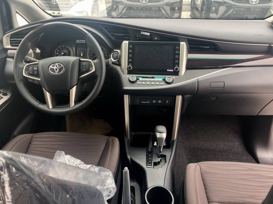 Toyota Innova  V  2022 - Bán ô tô Toyota Innova V sản xuất năm 2022, màu đỏ, giá chỉ 989 triệu