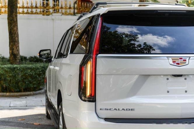 Cadillac Escalade Platinum 2021 - Cần bán lại xe Cadillac Escalade Platinum năm sản xuất 2021, màu trắng, nhập khẩu