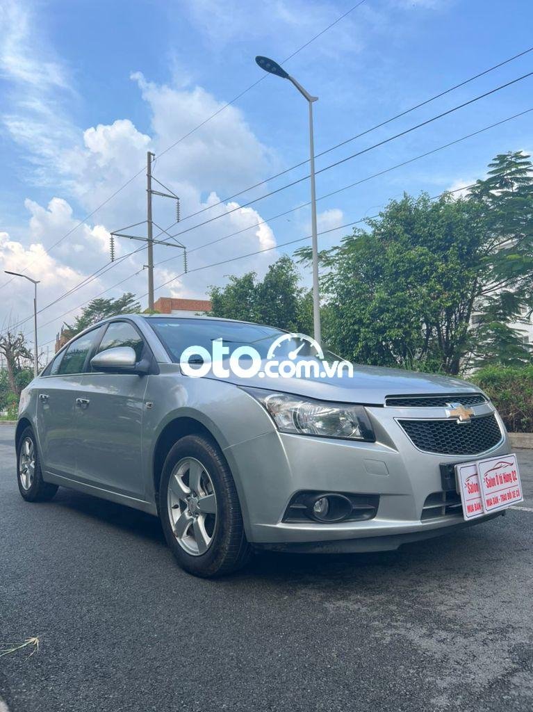 Chevrolet Cruze  LTZ   2012 - Cần bán gấp Chevrolet Cruze LTZ sản xuất 2012, màu bạc 