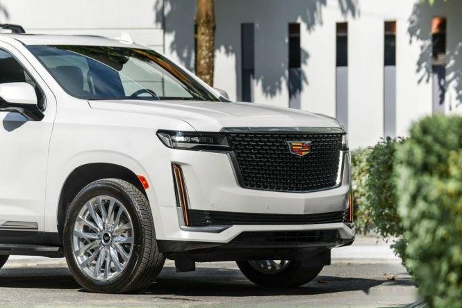 Cadillac Escalade Platinum 2021 - Cần bán lại xe Cadillac Escalade Platinum năm sản xuất 2021, màu trắng, nhập khẩu