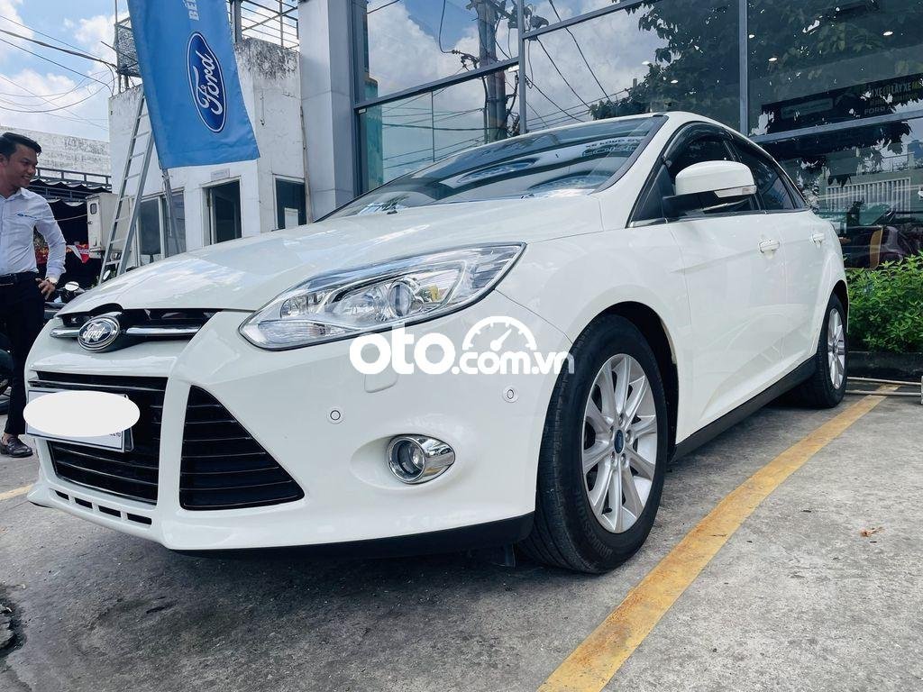 Ford Focus  Titanium 2.0L 2013 - Cần bán Ford Focus Titanium 2.0L sản xuất 2013, màu trắng, giá 435tr