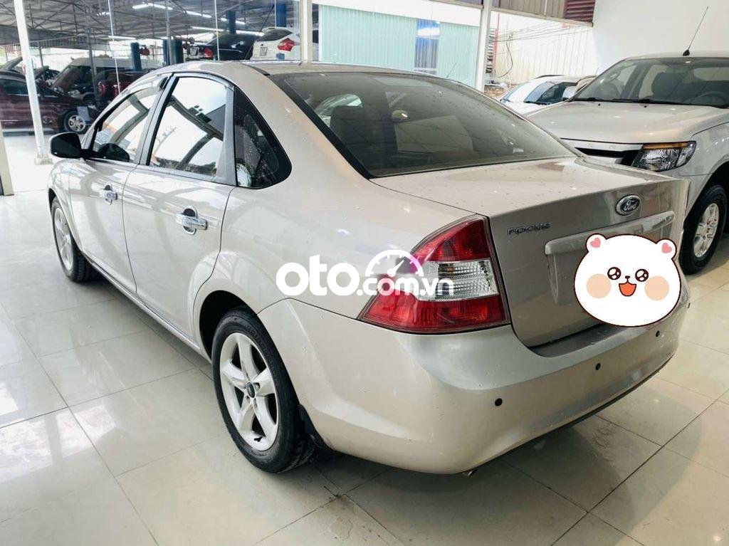 Ford Focus     1.8MT   2011 - Bán Ford Focus 1.8MT sản xuất năm 2011, màu bạc