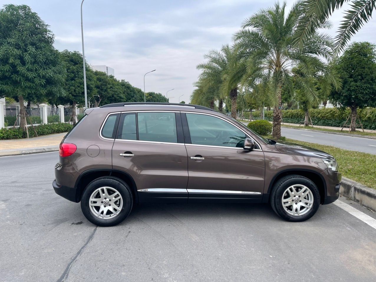 Volkswagen Tiguan 2015 - Chính chủ gia đình bán Volkswagen Tiguan 2.0 AT 4x4 sx 2015, nhập khẩu, ít sử dụng, giá bán 620 triệu