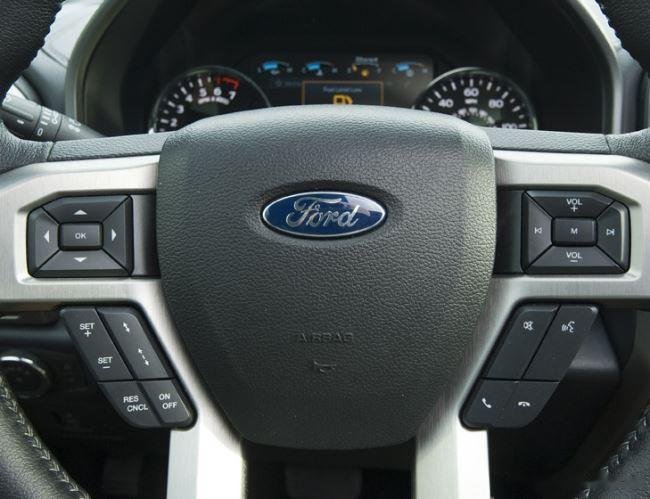 Ford F 150 Platinum 2016 - Cần bán Ford F 150 Platinum sản xuất năm 2016, màu đen, nhập khẩu 