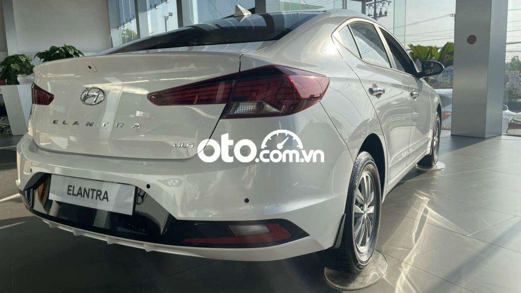 Hyundai Elantra 2022 - Cần bán xe Hyundai Elantra GLS 2.0AT sản xuất năm 2022, giá 580tr