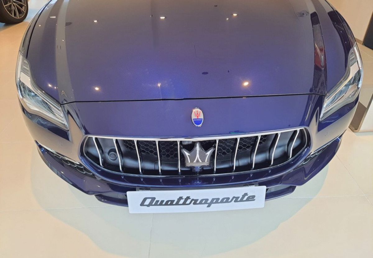 Maserati Quattroporte  S Q4 2019 - Cần bán xe Maserati Quattroporte S Q4 năm sản xuất 2019, màu xanh lam, xe nhập