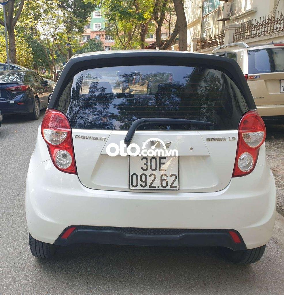 Chevrolet Spark  LS 2016 - Bán Chevrolet Spark LS sản xuất năm 2016, màu trắng như mới