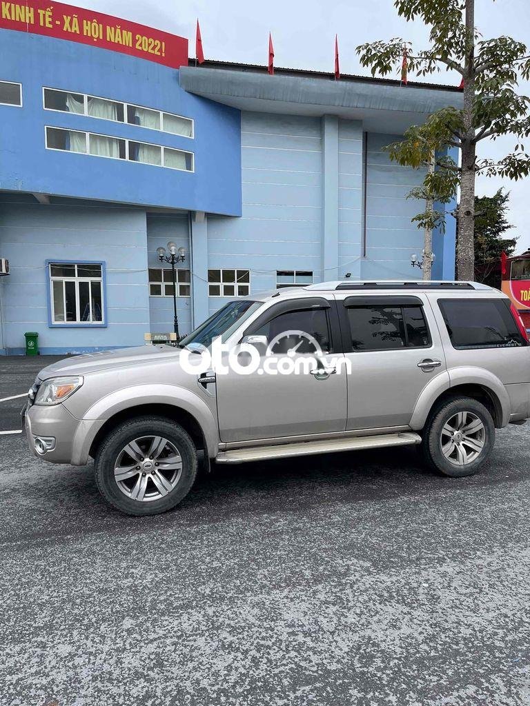 Ford Everest 2011 - Cần bán xe Ford Everest sản xuất 2011, màu bạc, 410tr