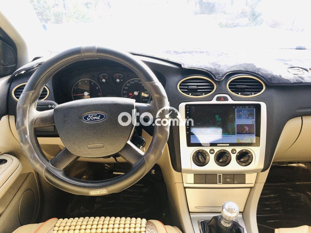 Ford Focus 2007 - Bán xe Ford Focus sản xuất 2007, màu bạc, 165tr