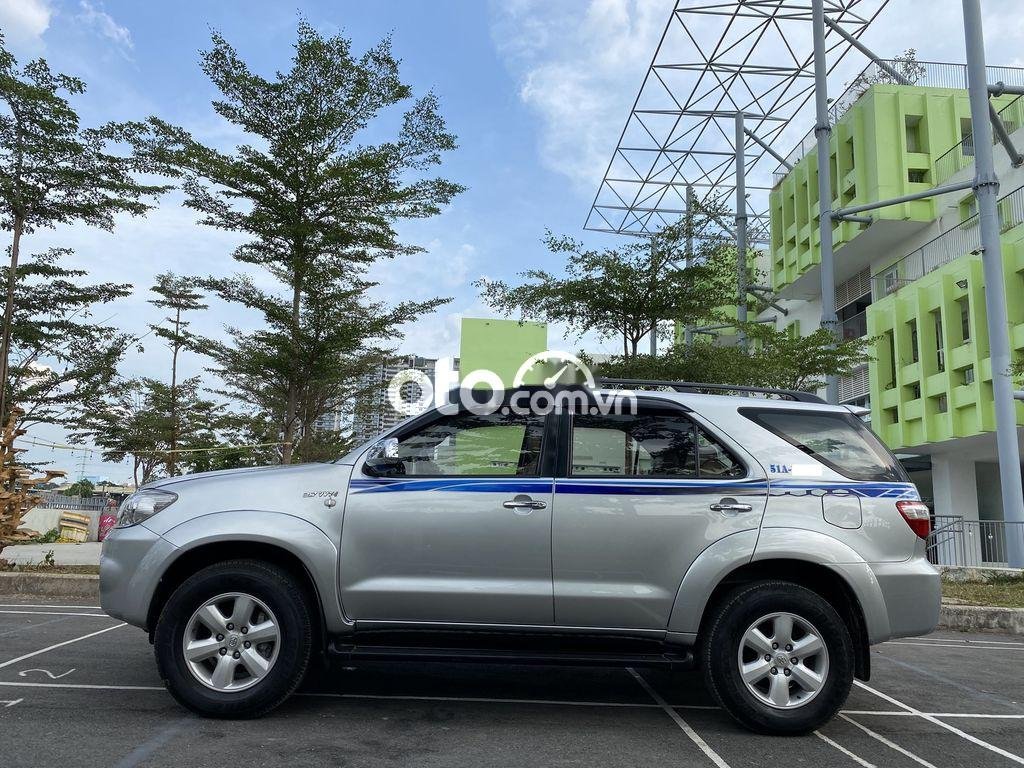 Toyota Fortuner 2011 - Cần bán gấp Toyota Fortuner 2.7V 4x2AT năm sản xuất 2011 còn mới