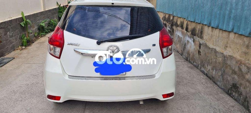 Toyota Yaris  E 2015 - Bán Toyota Yaris E sản xuất 2015, màu trắng, xe nhập