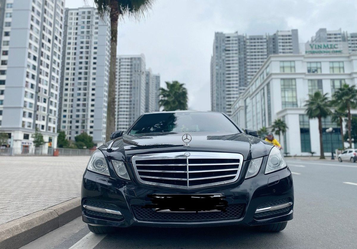 Mercedes-Benz E250 2011 - Cần bán lại xe Mercedes E250 năm 2011, màu đen chính chủ, giá tốt 