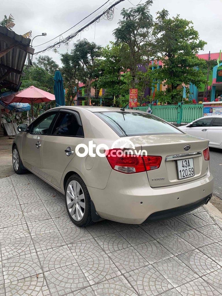 Kia Forte 1.6 2010 - Bán xe Kia Forte 1.6 sản xuất năm 2010, màu bạc