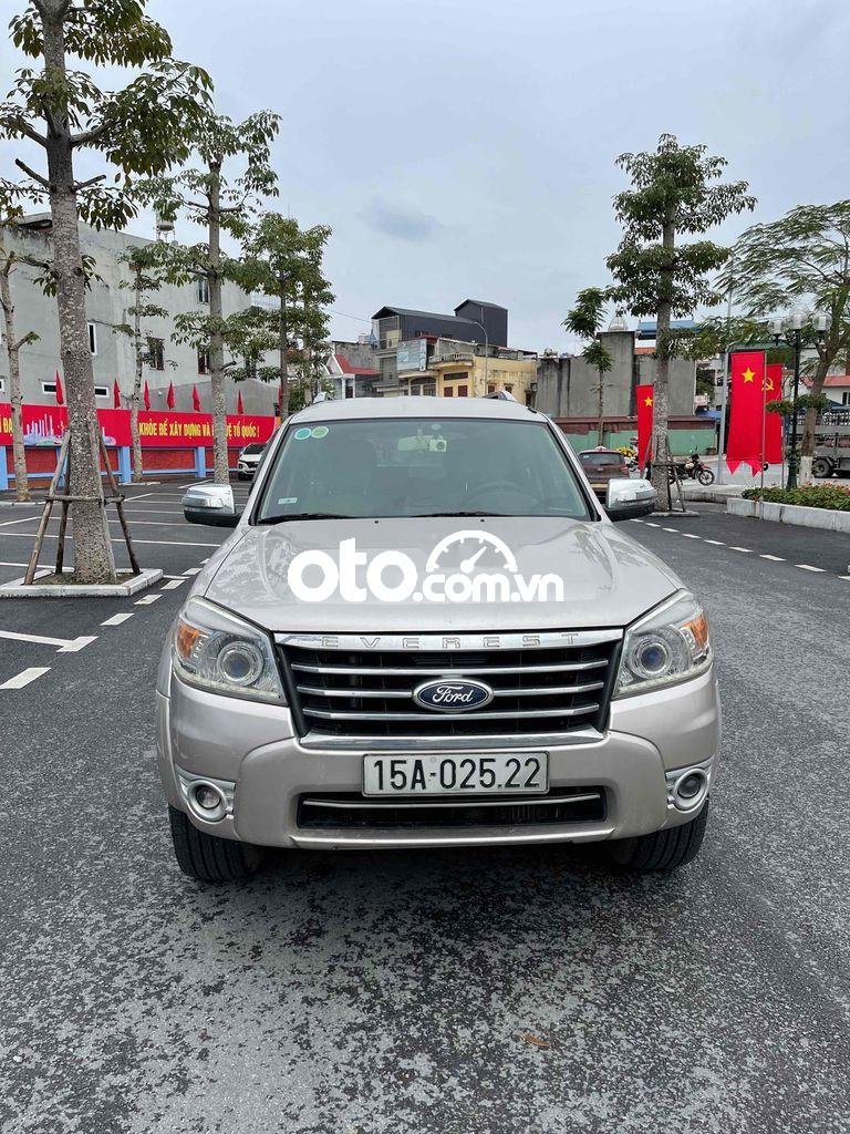 Ford Everest 2011 - Cần bán xe Ford Everest sản xuất 2011, màu bạc, 410tr