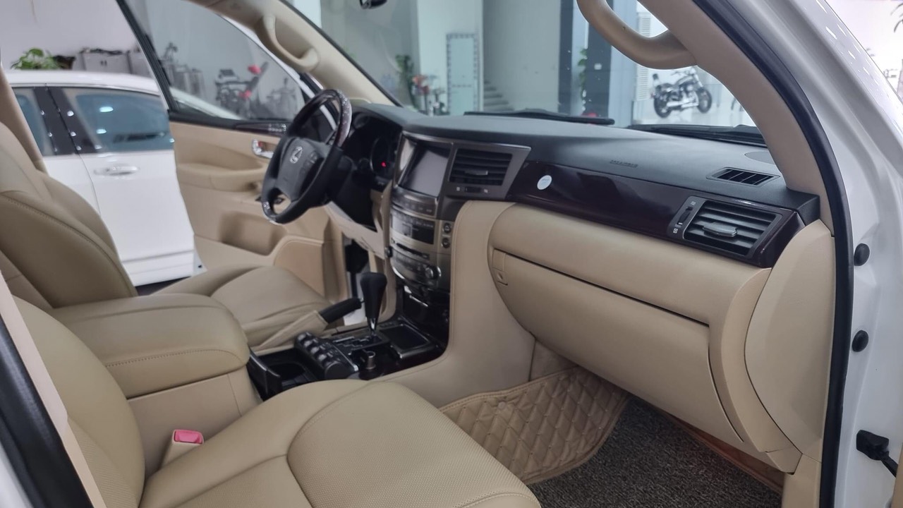 Lexus LX 570 2011 - Cần bán lại xe Lexus LX 570 đời 2011, màu trắng, nhập khẩu chính hãng