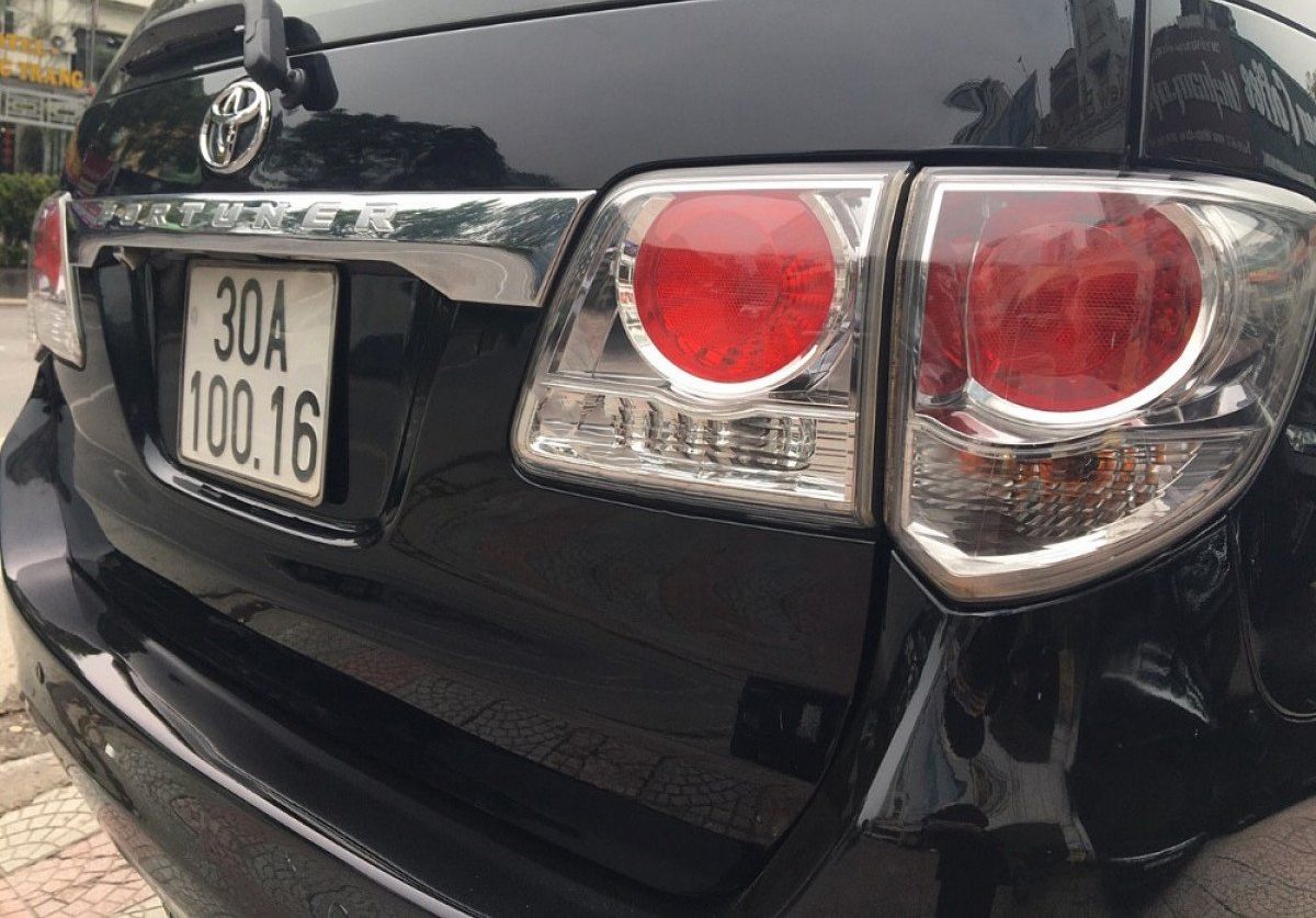 Toyota Fortuner   2.7V   2014 - Cần bán lại xe Toyota Fortuner 2.7V năm sản xuất 2014, màu đen