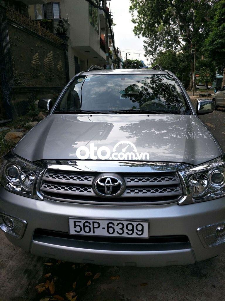 Toyota Fortuner 2010 - Cần bán gấp Toyota Fortuner 2.7V 4x2AT sản xuất năm 2010, giá tốt