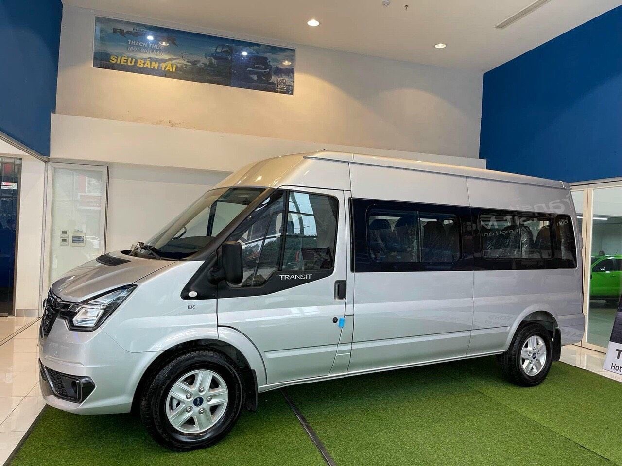 Ford Transit 2022 - Giảm tiền mặt + PK, giảm 50% thuế trước bạ, làm biển HN, Van 3, 6 chỗ