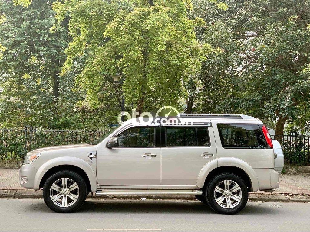 Ford Everest 2011 - Cần bán lại xe Ford Everest Ambiente 2.0MT sản xuất 2011