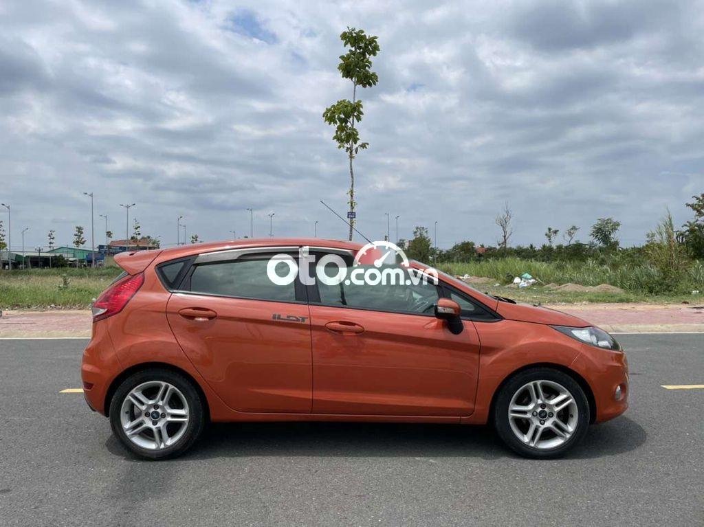 Ford Fiesta 2011 - Bán Ford Fiesta năm 2011 còn mới, giá tốt, màu đỏ cam