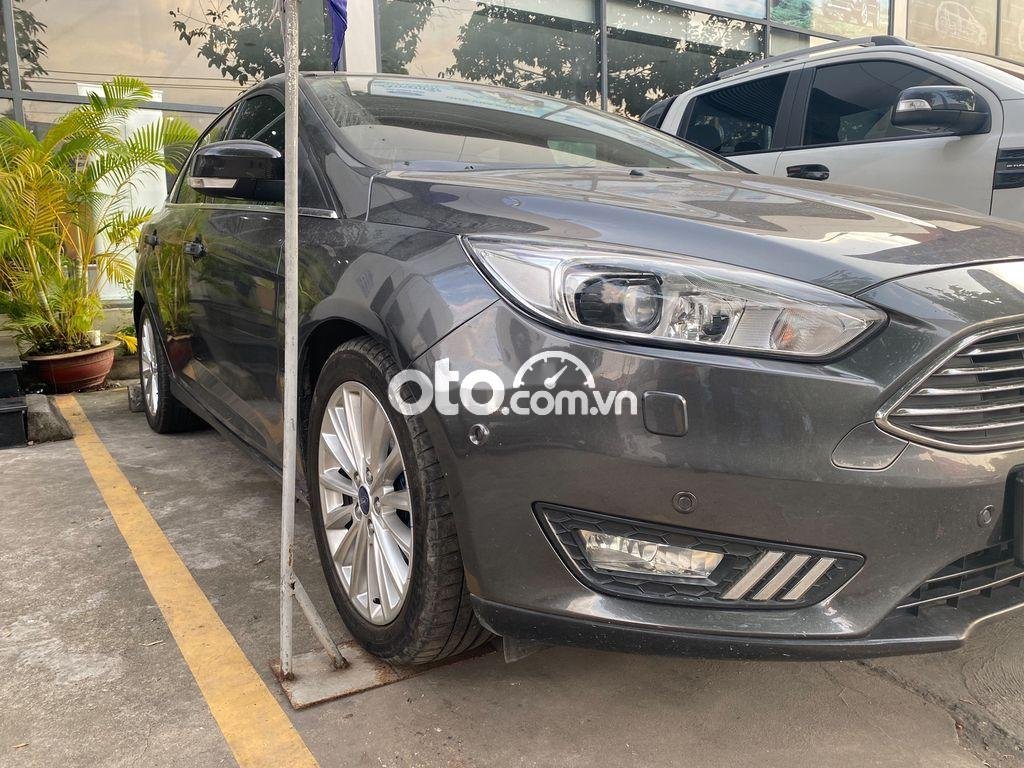 Ford Focus 2015 - Bán xe Ford Focus 1.5L EcoBoost Titanium sản xuất 2015, màu xám