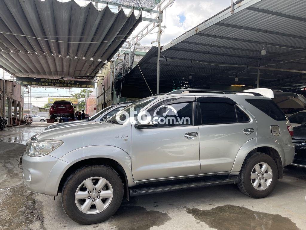 Toyota Fortuner 2010 - Xe Toyota Fortuner 2.7V AT sản xuất 2010, màu bạc xe gia đình