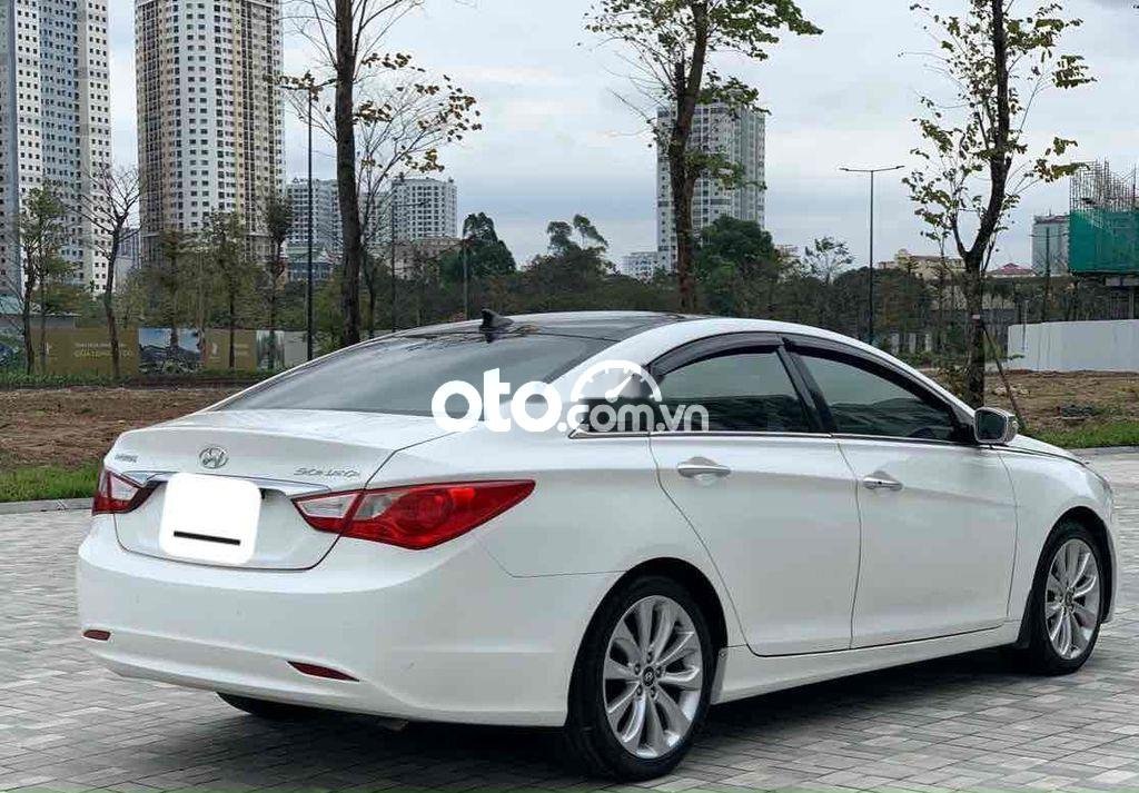 Hyundai Sonata 2.0AT 2012 - Bán Hyundai Sonata 2.0AT sản xuất 2012, màu trắng, xe nhập xe gia đình