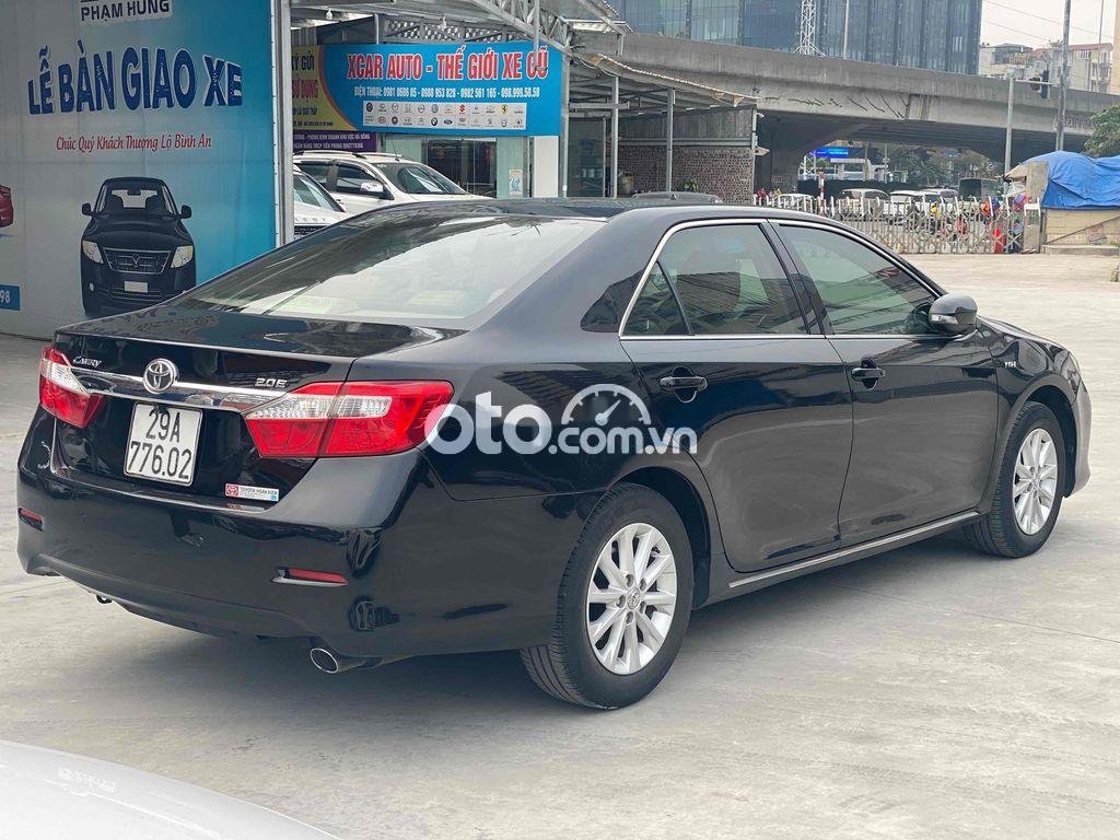 Toyota Camry 2013 - Bán Toyota Camry 2.0E năm 2013, giá chỉ 605 triệu