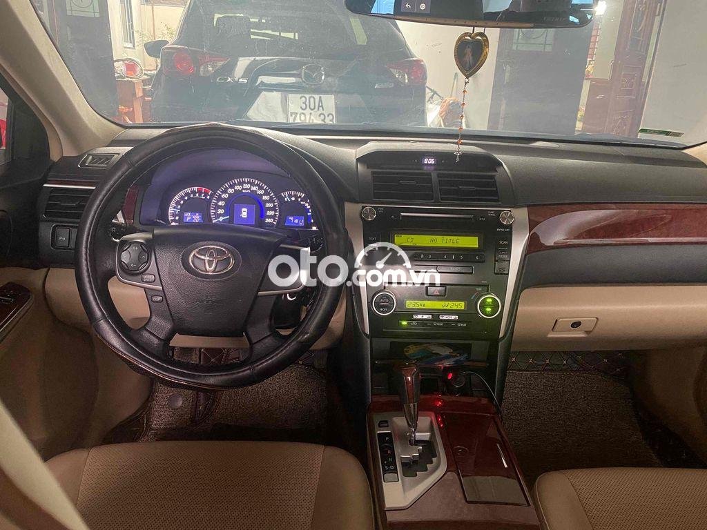 Toyota Camry 2013 - Bán Toyota Camry 2.0E năm 2013, giá chỉ 605 triệu