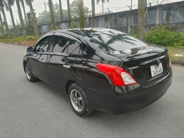 Nissan Sunny MT 2015 - Cần bán Nissan Sunny MT năm sản xuất 2015, màu đen, xe tên tư nhân biển số Hà Nội