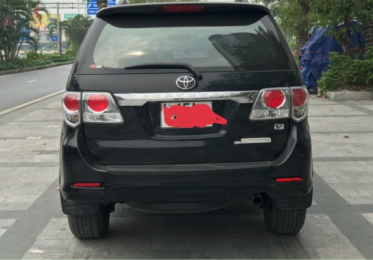 Toyota Fortuner   2014 - Cần bán gấp Toyota Fortuner sản xuất năm 2014, màu đen