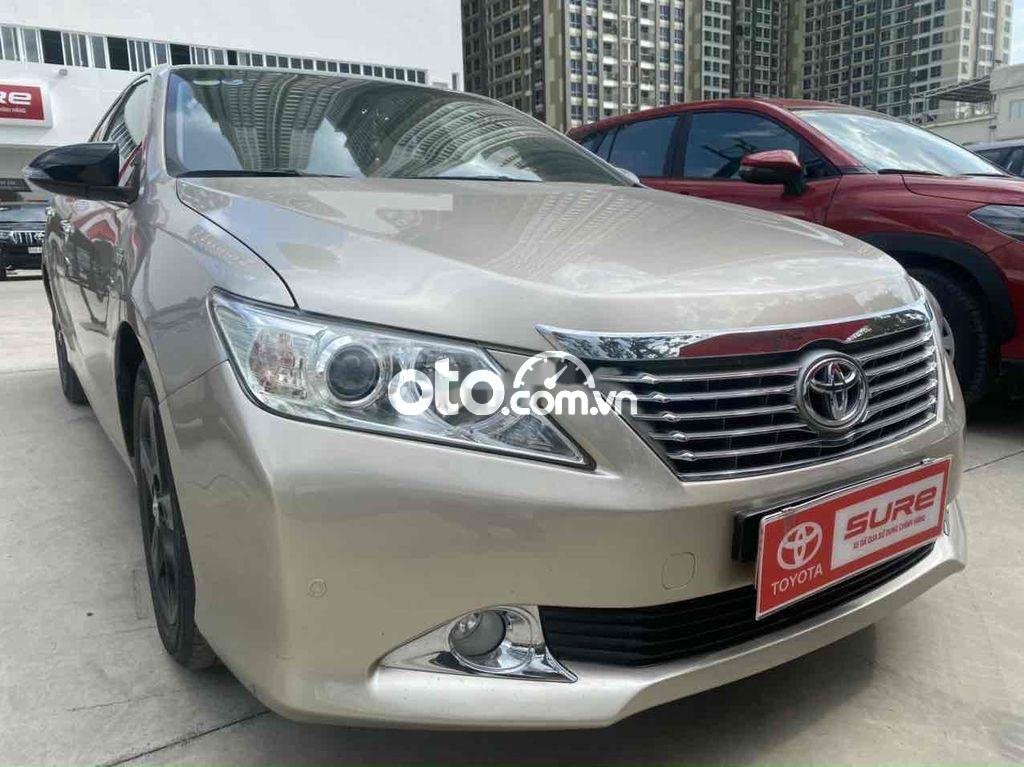 Toyota Camry 2.5Q  2014 - Cần bán gấp Toyota Camry 2.5Q sản xuất năm 2014, giá 728tr