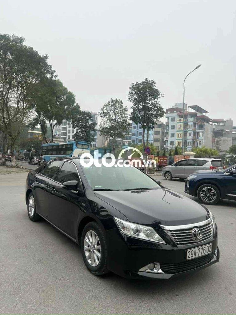 Toyota Camry 2013 - Bán Toyota Camry 2.0E năm 2013, giá chỉ 605 triệu