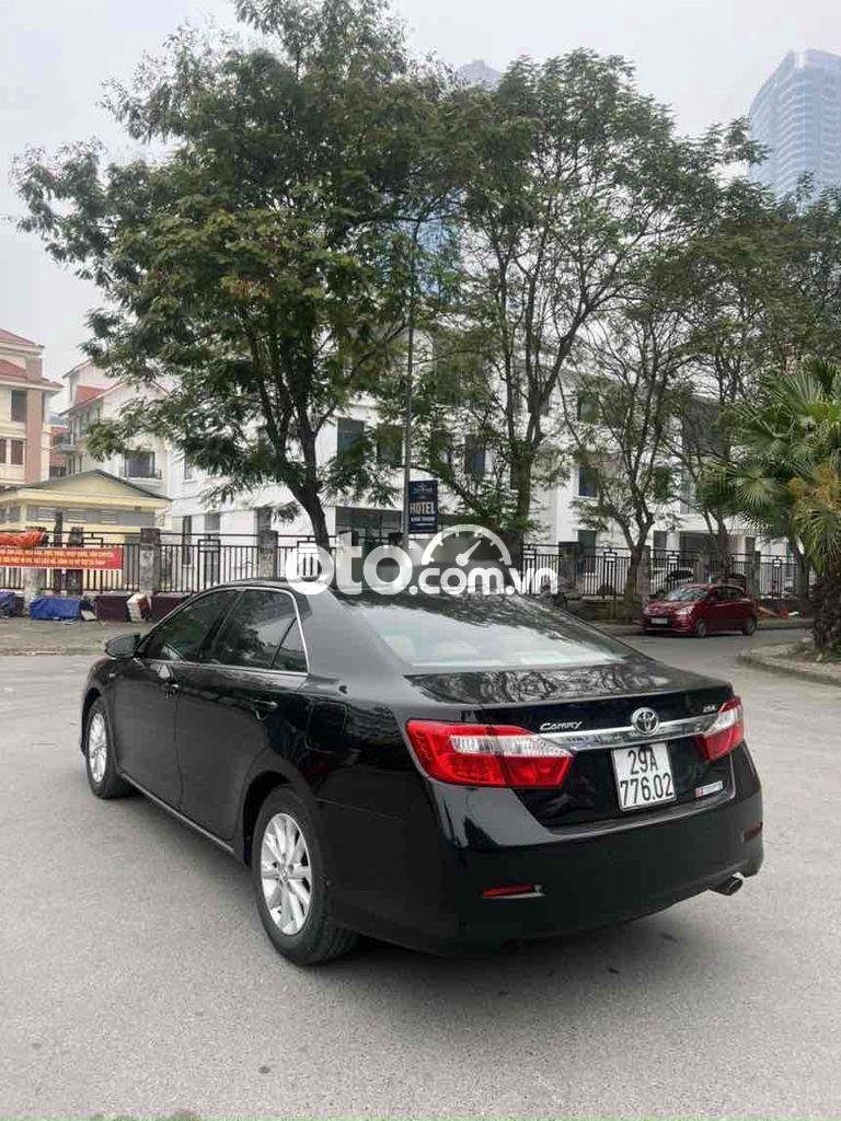 Toyota Camry 2013 - Bán Toyota Camry 2.0E năm 2013, giá chỉ 605 triệu