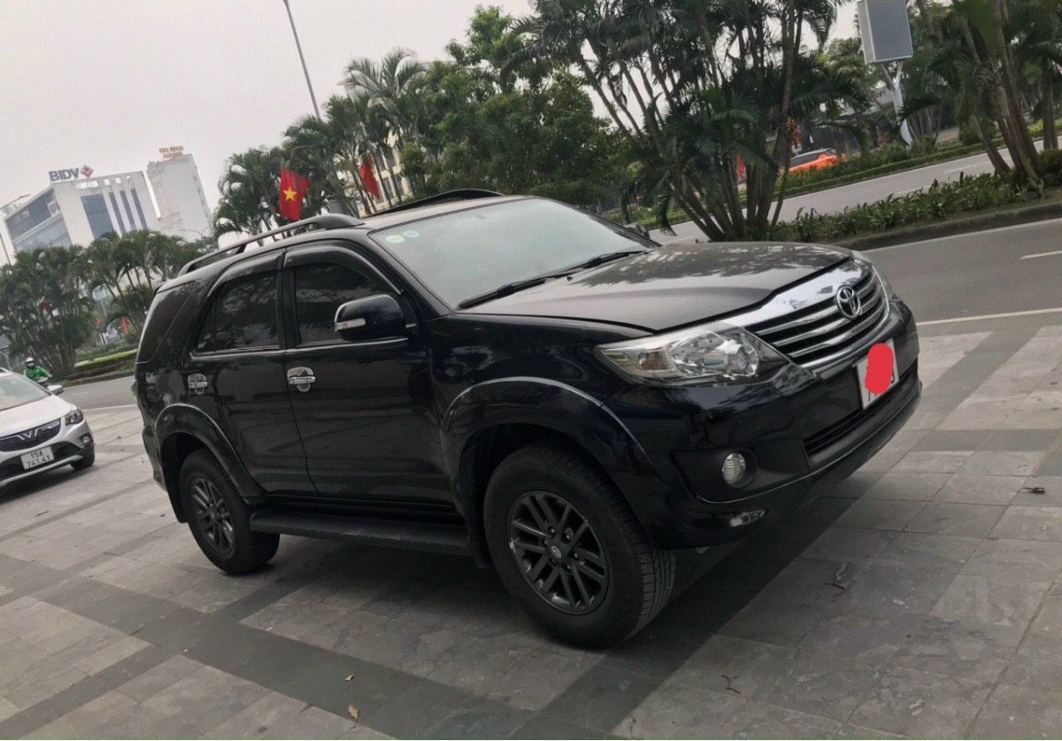 Toyota Fortuner   2014 - Cần bán gấp Toyota Fortuner sản xuất năm 2014, màu đen