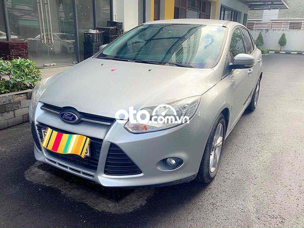 Ford Focus 2015 - Cần bán lại xe Ford Focus Trend 1.6AT Sedan năm sản xuất 2015, màu bạc còn mới