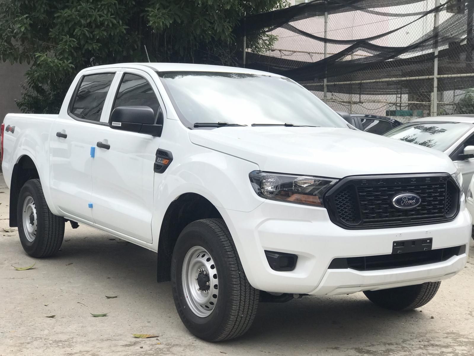 Ford Ranger XL 2.2 4x4 MT 2022 - Bán Ford Ranger XL, số sàn 2 cầu 2022. Trả trước 180 triệu lăn bánh, Ưu đãi 50% thuế trước bạ. Đặt ngay. Số lượng có hạn