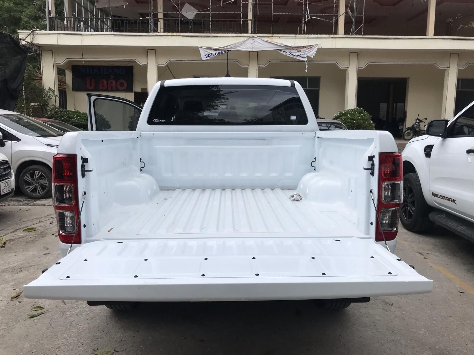 Ford Ranger XL 2.2 4x4 MT 2022 - Bán Ford Ranger XL, số sàn 2 cầu 2022. Trả trước 180 triệu lăn bánh, Ưu đãi 50% thuế trước bạ. Đặt ngay. Số lượng có hạn