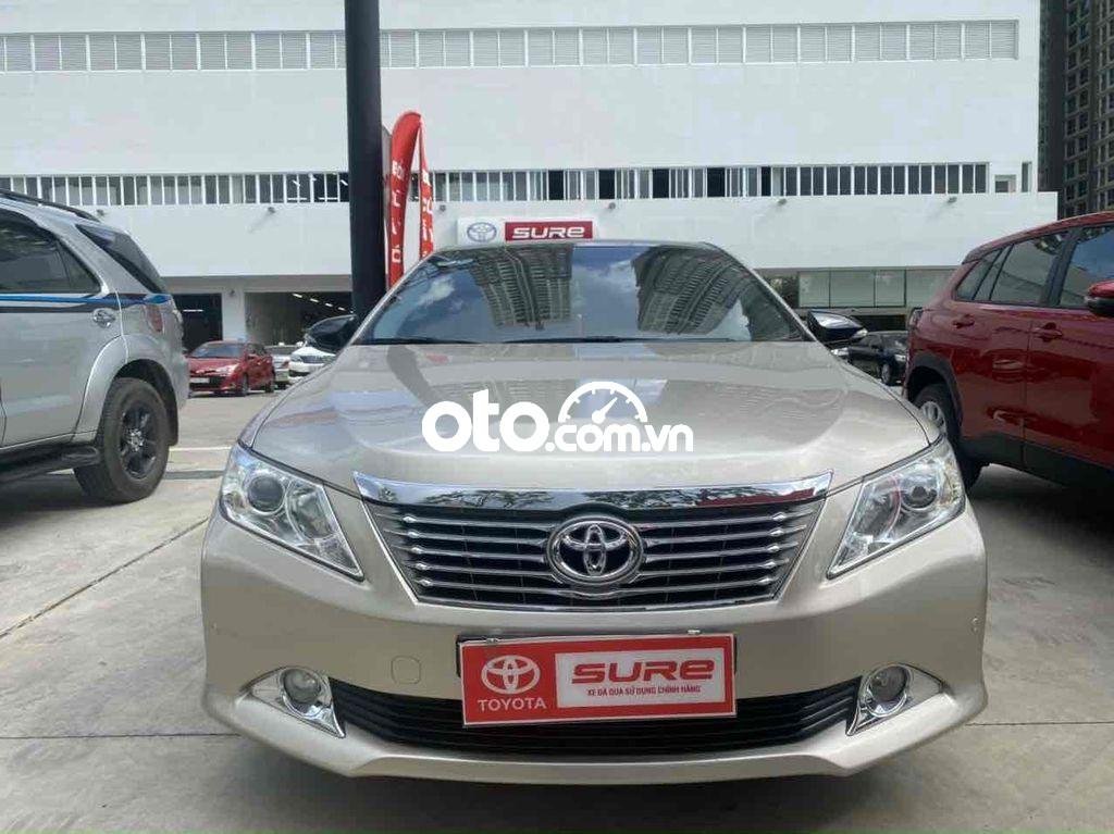 Toyota Camry 2.5Q  2014 - Cần bán gấp Toyota Camry 2.5Q sản xuất năm 2014, giá 728tr