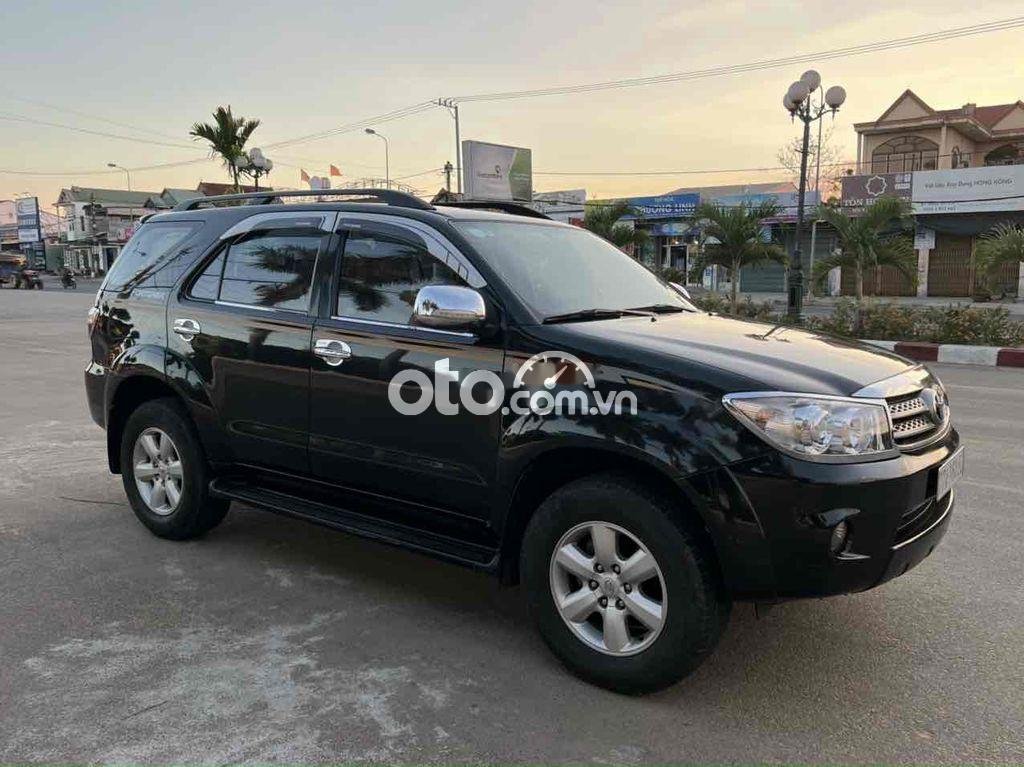 Toyota Fortuner 2011 - Xe Toyota Fortuner 2.5G 4x2MT sản xuất 2011, màu đen còn mới, 495tr