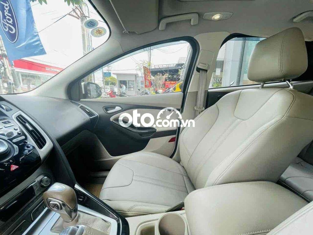 Ford Focus 2013 - Bán Ford Focus 2.0L năm sản xuất 2013, màu trắng, giá chỉ 435 triệu