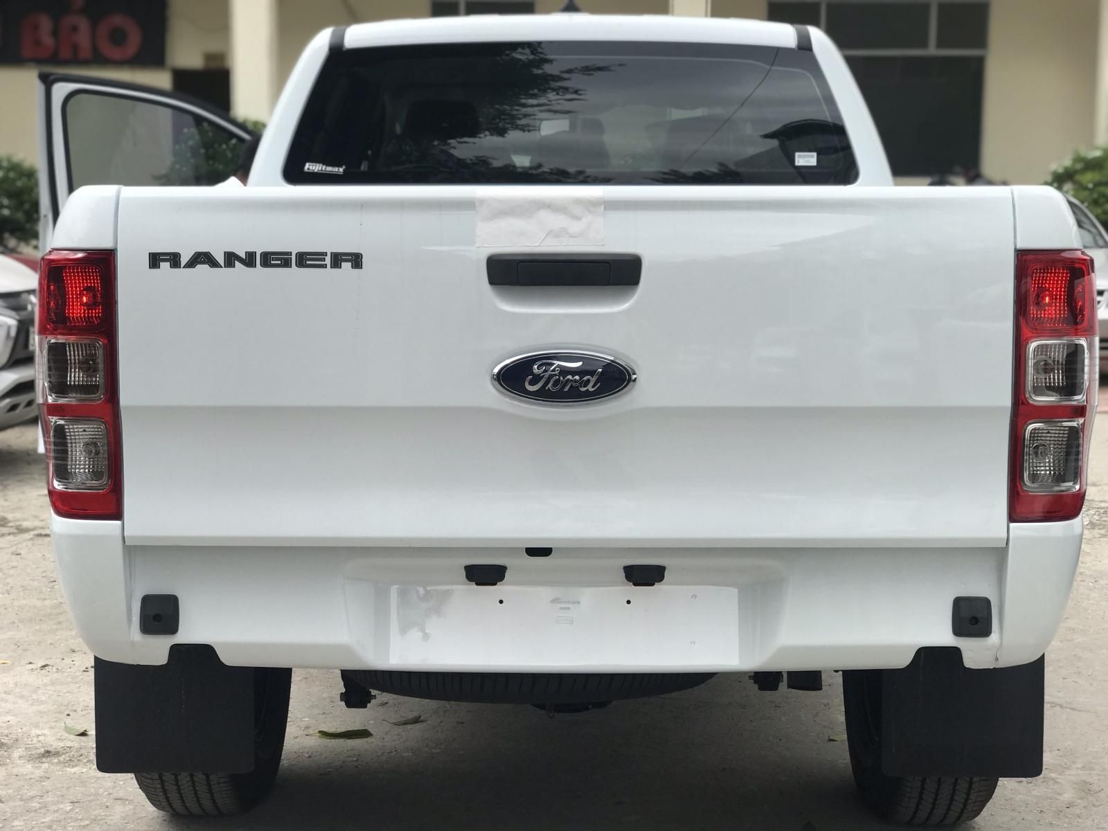Ford Ranger XL 2.2 4x4 MT 2022 - Bán Ford Ranger XL, số sàn 2 cầu 2022. Trả trước 180 triệu lăn bánh, Ưu đãi 50% thuế trước bạ. Đặt ngay. Số lượng có hạn