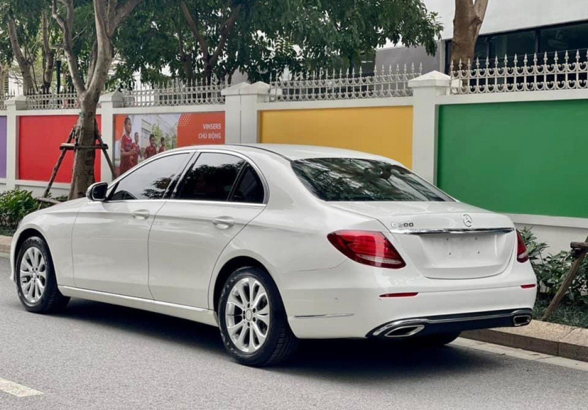 Mercedes-Benz E200 2017 - Xe Mercedes E200 sản xuất 2017, màu trắng