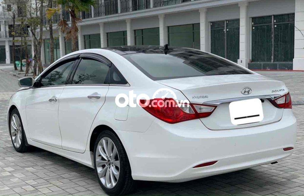 Hyundai Sonata 2.0AT 2012 - Bán Hyundai Sonata 2.0AT sản xuất 2012, màu trắng, xe nhập xe gia đình