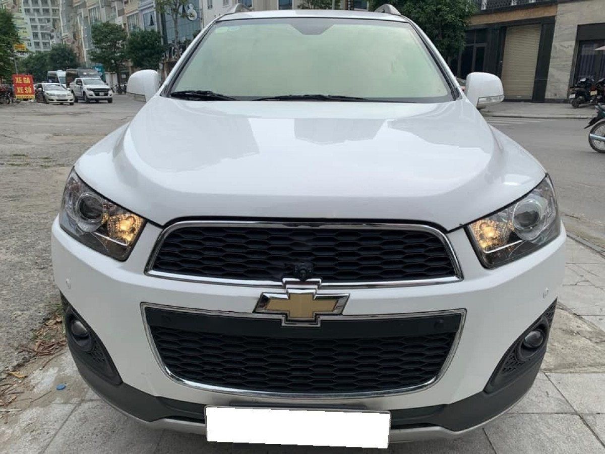 Chevrolet Captiva LTZ 2.4 2015 - Cần bán Chevrolet Captiva LTZ 2.4 năm 2015, màu trắng còn mới, 496 triệu