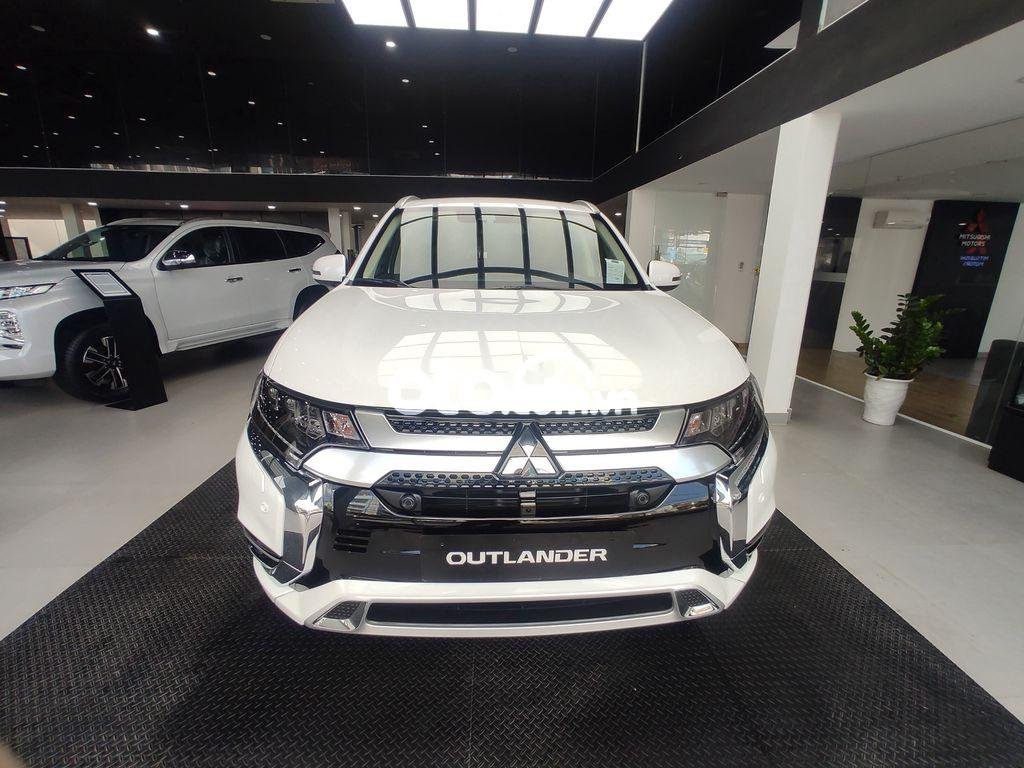 Mitsubishi Outlander 2.0 CVT 2022 - Bán ô tô Mitsubishi Outlander 2.0 CVT sản xuất năm 2022, màu trắng